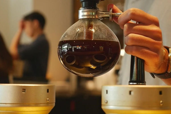 pha cafe bằng bình syphon