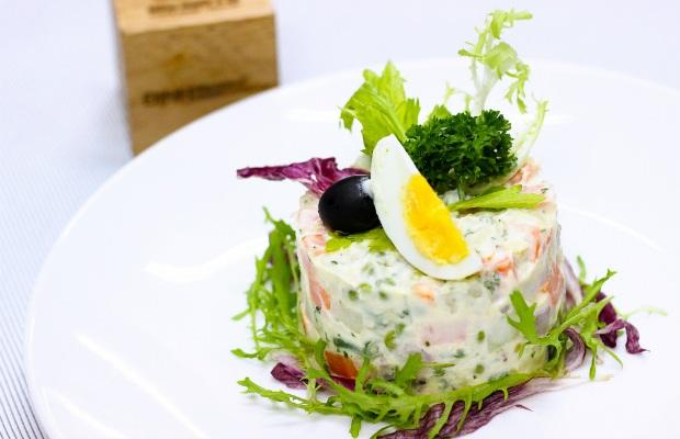 Tối nay ăn gì: Cách làm salad hoa quả ngon như ngoài hàng