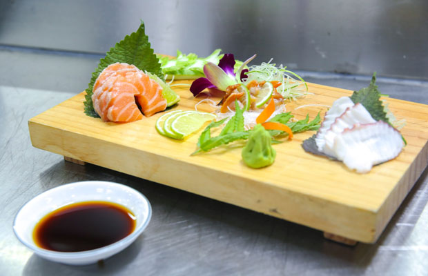 Sashimi cá hồi – bạch tuộc – sò