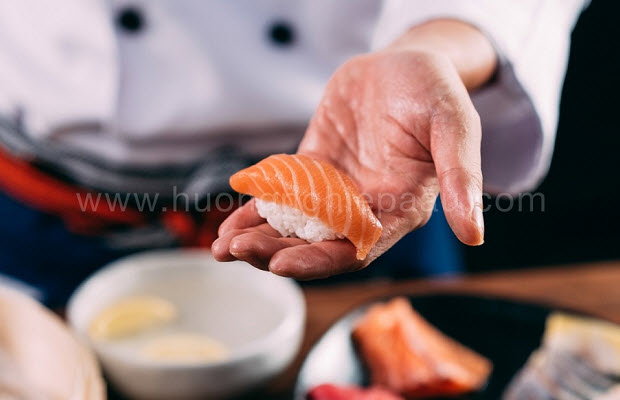 tạo hình cho nigiri sushi 