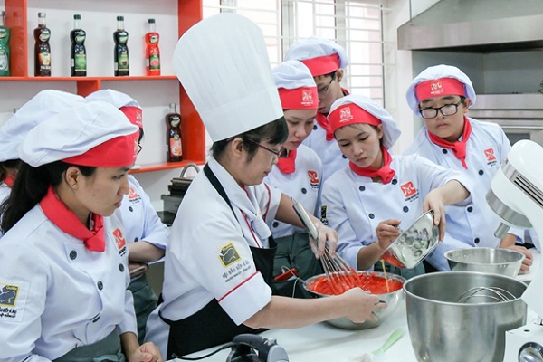 tạo màu cho Red Velvet cake