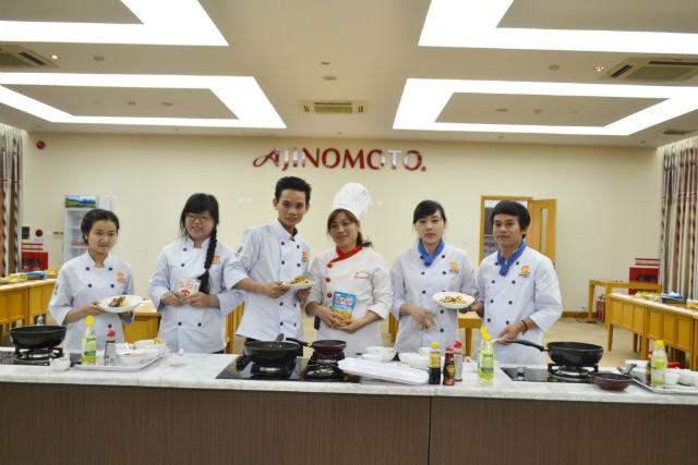 học viên tham quan nhà máy ajinomoto