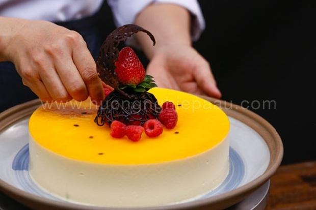 trang trí passion cheese mousse cake