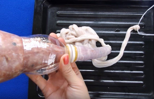 Nhồi thịt nhập phía bên trong ruột