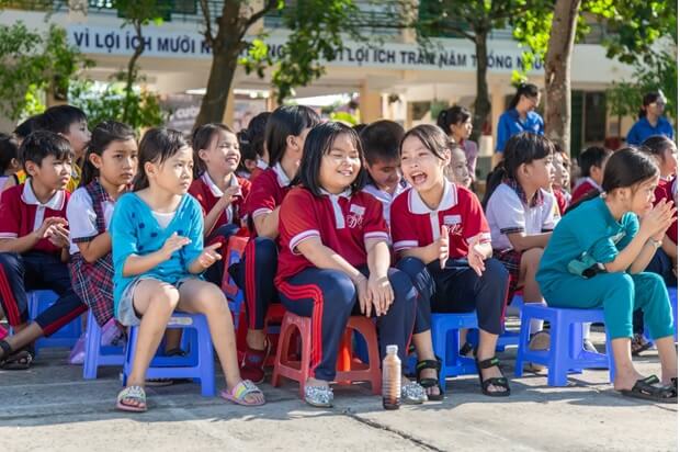 các em vỗ tay