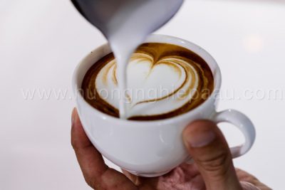 cappuccino với lớp bột ca cao
