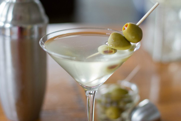 cocktail classic dry martini