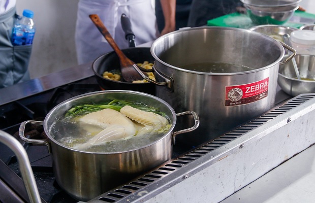 bí quyết nấu nước dùng phở Việt