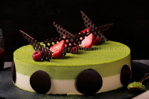 greentea and white chocolate mousse cake