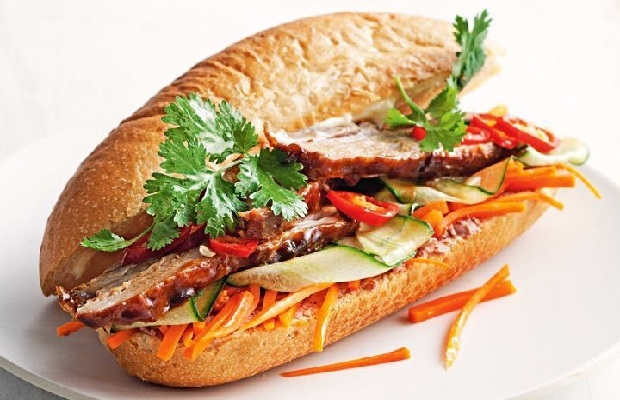 bánh mì kẹp thịt nướng thơm phức