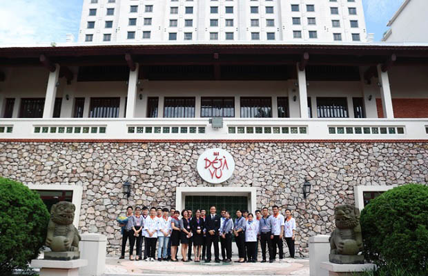Học viên tham quan tại Hanoi Sheraton Hotel