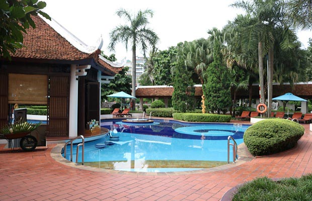 Khu vực Bể bơi sang trọng của khách sạn