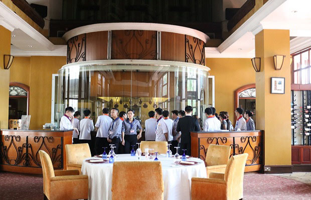 Khu vực bếp mở tại Nhà hàng Hemispheres 