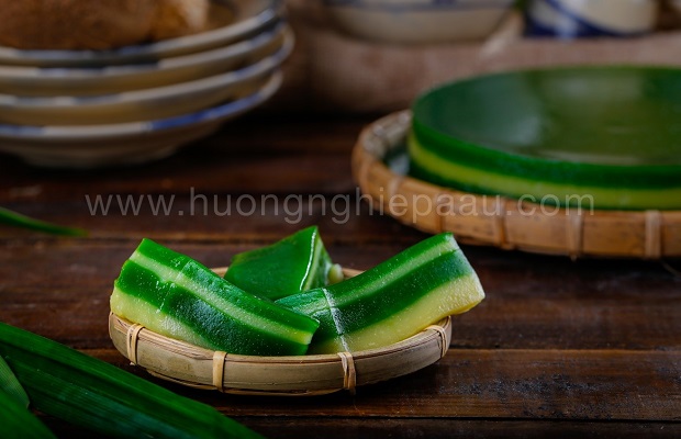 bánh da lợn màu lá dứa