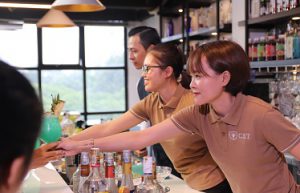 lớp học kỹ thuật pha chế đồ uống cet