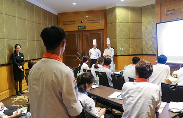 Học viên đặt câu hỏi giao lưu với các Chef 