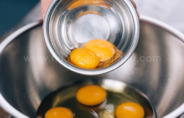 trứng quan trọng trong làm bánh