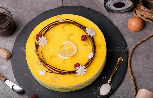 Lemon mousse cake