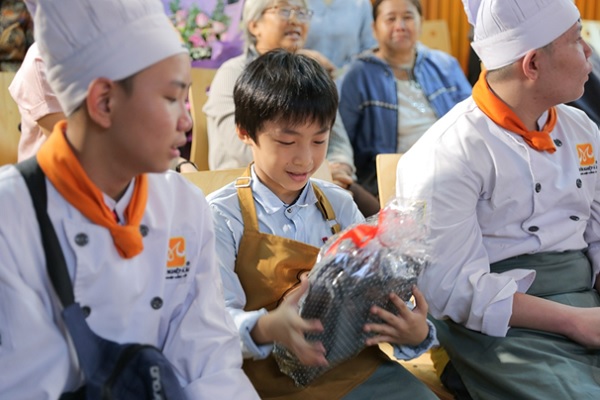 món quà cho bạn nhỏ