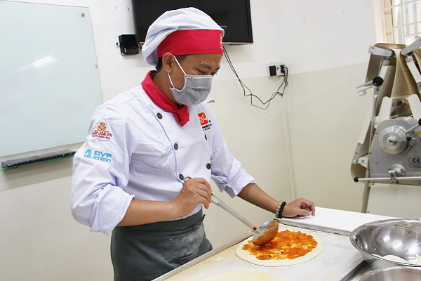 Học Làm Bánh Pizza Để Kinh Doanh Bên “Trời Tây”