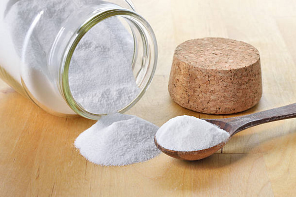 dung-baking-soda-loai-bo-mui-hoi-tham-van-phong