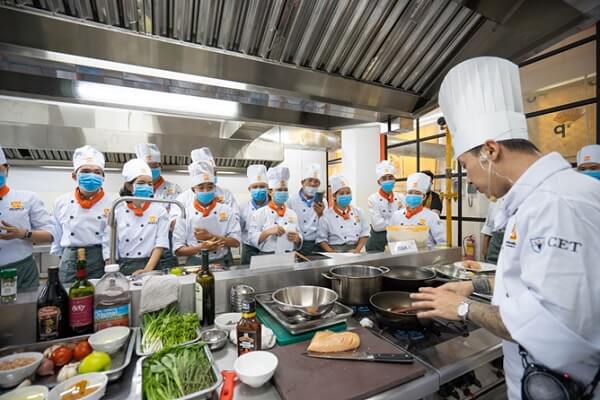 Chef Cẩm Thiên Long hướng dẫn
