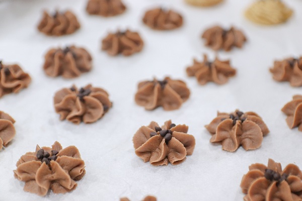 chocolate chip trên bánh cookies