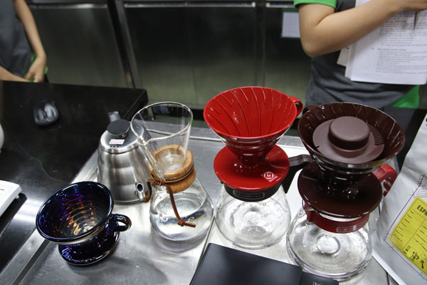 dụng cụ pha chế bằng phương pháp Pour Over