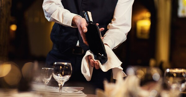quy trình phục vụ rượu vang 