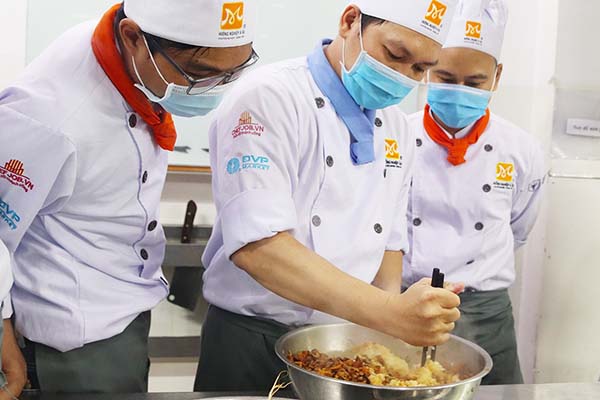 trộn nhân làm xôi