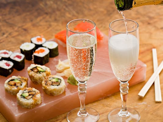 cách kết hợp sparkling wine và thức ăn