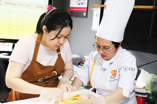 Khám Phá Bí Quyết Tạo Nên Hương Vị Đặc Trưng Của Bánh Bông Lan Đài Loan