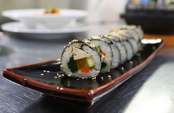 kimbap hấp dẫn với phần cơm dẻo thơm