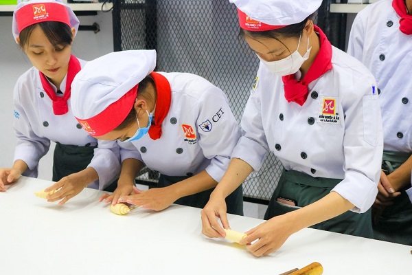 tạo hình bánh Croissant