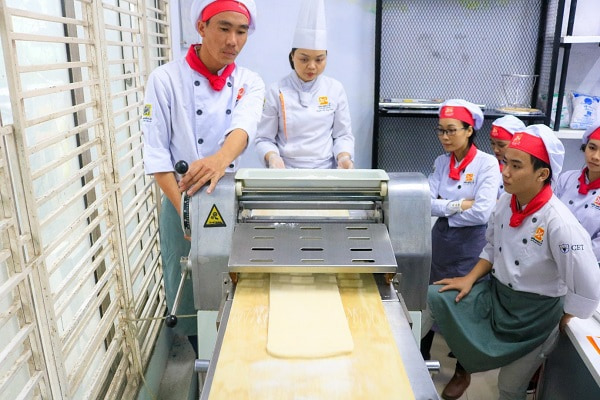 trải nghiệm cán bột Pastry