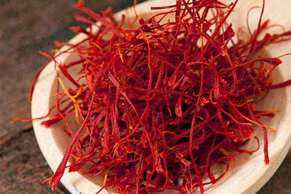 Nhụy Hoa Nghệ Tây (Saffron): Công Dụng Và Cách Dùng Trong Làm Đẹp