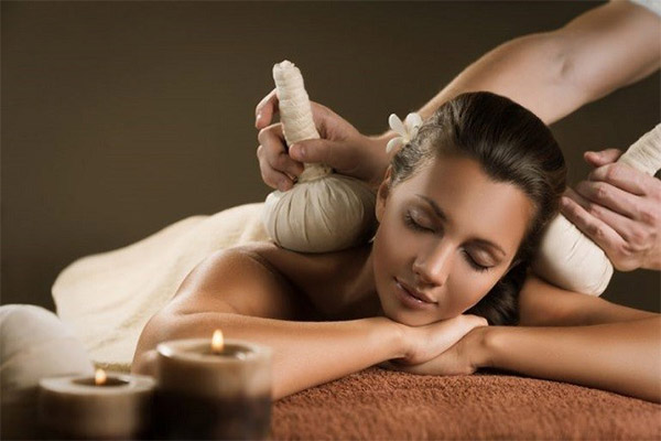 massage thảo dược