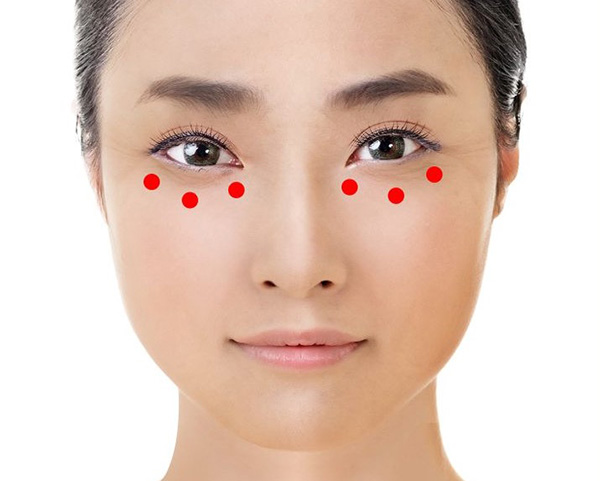 phương pháp massage trẻ hóa vùng da dưới mắt