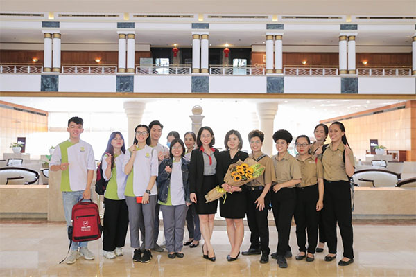 học viên tham gia spa tour tại lotte hotel saigon