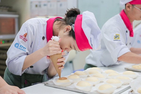 học nghề làm bánh tại hnaau