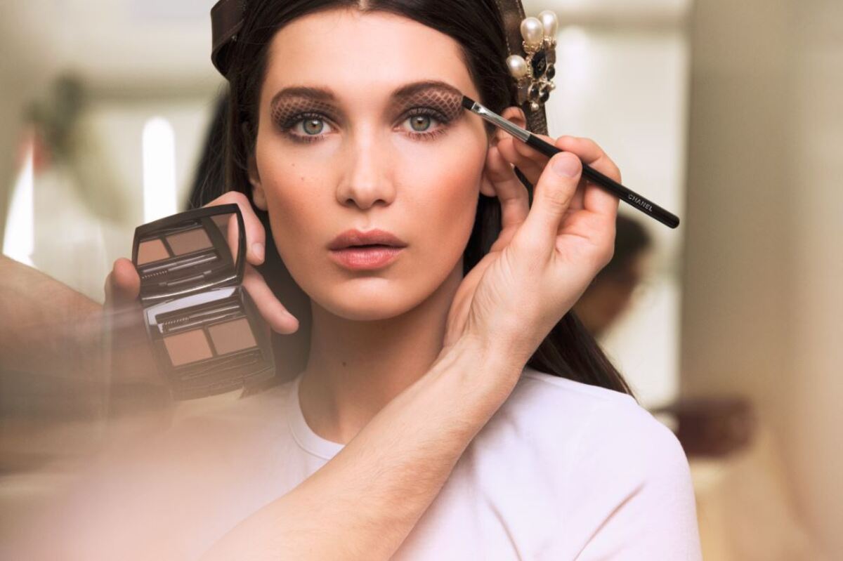 Giới thiệu nghề make up là gì và những công việc cơ bản của nghề