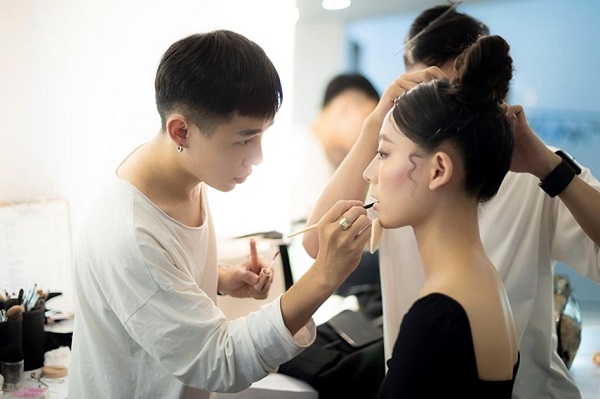 nam giới làm nghề makeup