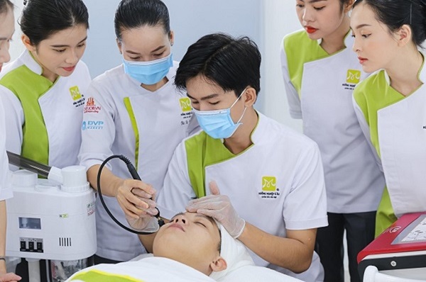 nghề spa và makeup phù hợp cả nam và nữ