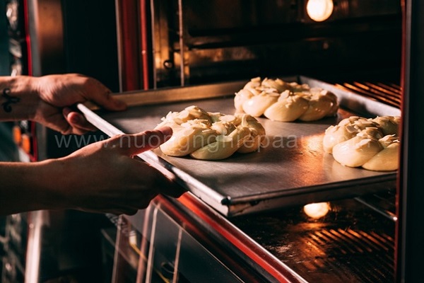 Nướng bánh mì hoa cúc