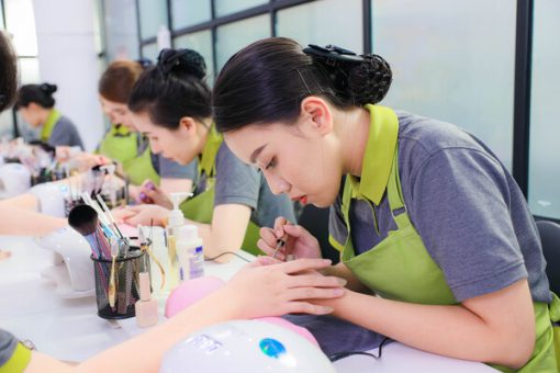 khóa học nail Hướng Nghiệp Á Âu