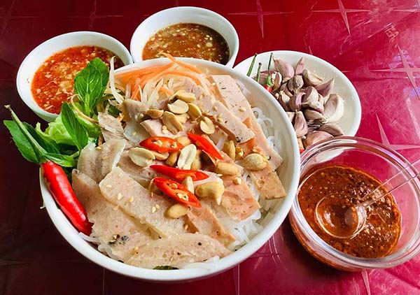 bún mắm nêm là món ngon xứ huế