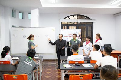 buổi học kỹ năng viết cv và phỏng vấn ứng tuyển cùng chuyên gia của huongnghiepaau