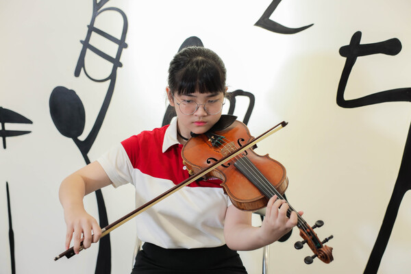 chơi đàn violin giúp phối hợp tay và mắt