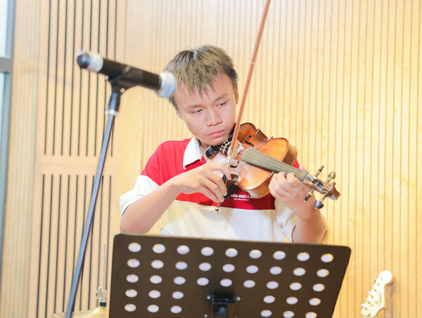 học violin cần thực hành liên tục