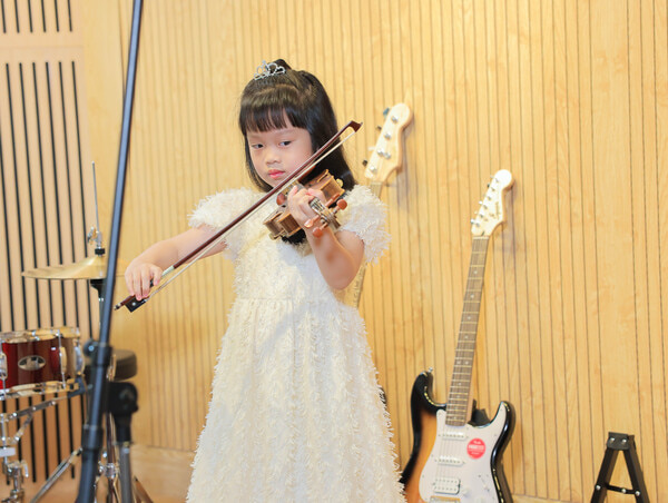 học violin giúp trẻ phát triển khả năng tư duy